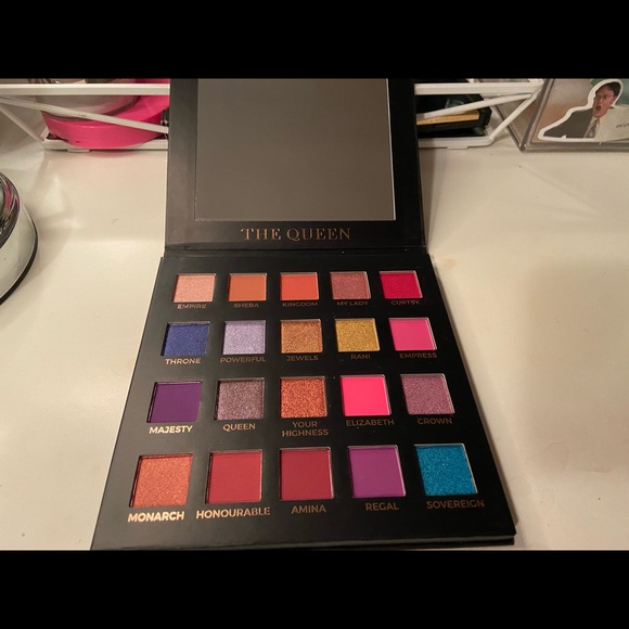 The Queen - Picture 2 of 2